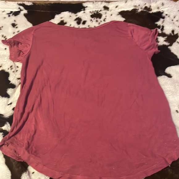 a maroon silky smooth tee - Picture 2 of 2